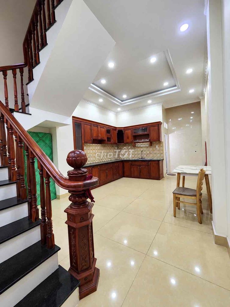 The base of four bedrooms is 535 Quốc lộ 13 -- the Hakim plan is less than a mile away.
