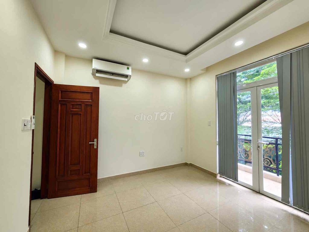 The base of four bedrooms is 535 Quốc lộ 13 -- the Hakim plan is less than a mile away.