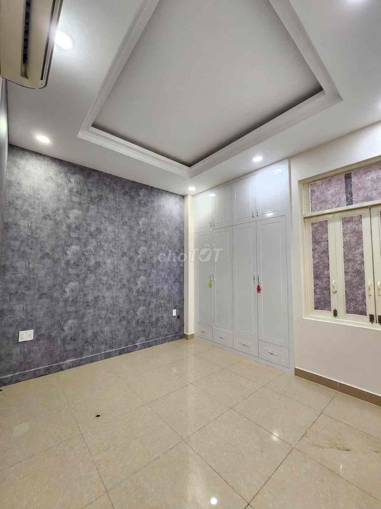 The base of four bedrooms is 535 Quốc lộ 13 -- the Hakim plan is less than a mile away.