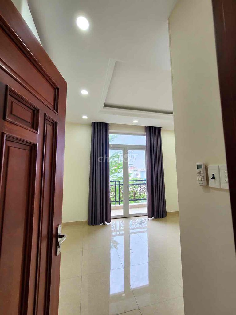 The base of four bedrooms is 535 Quốc lộ 13 -- the Hakim plan is less than a mile away.