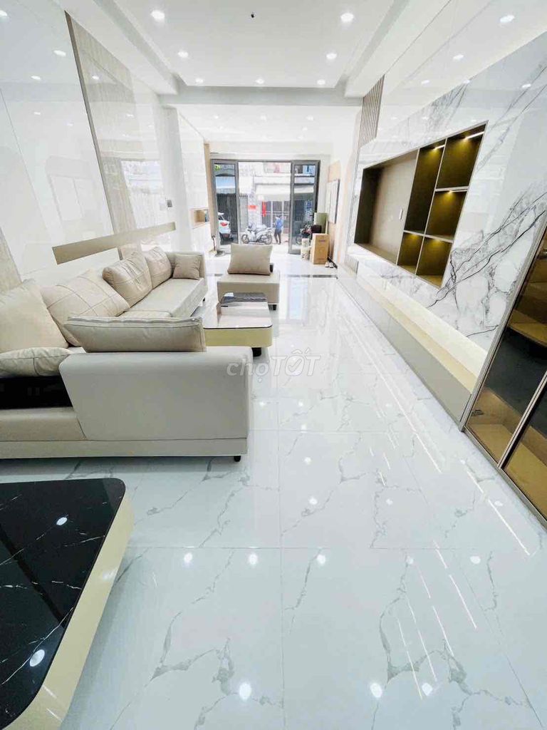 Rent a new five bedroom -- elevator -- 40 million.
