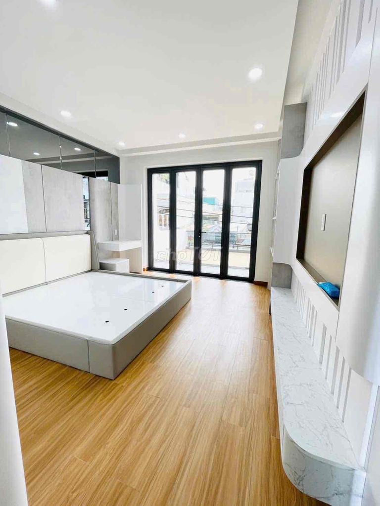 Rent a new five bedroom -- elevator -- 40 million.