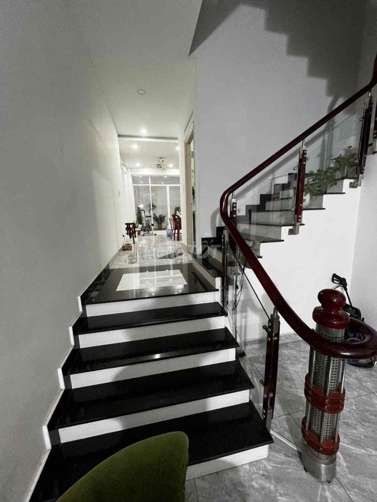 Home 1 MM 3 3 floors 5 x26 meters of 5 bedrooms 5 bathrooms Lý Tế Xuyên Linh Đông