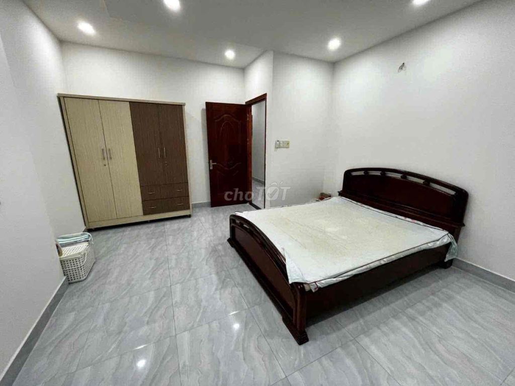 Home 1 MM 3 3 floors 5 x26 meters of 5 bedrooms 5 bathrooms Lý Tế Xuyên Linh Đông