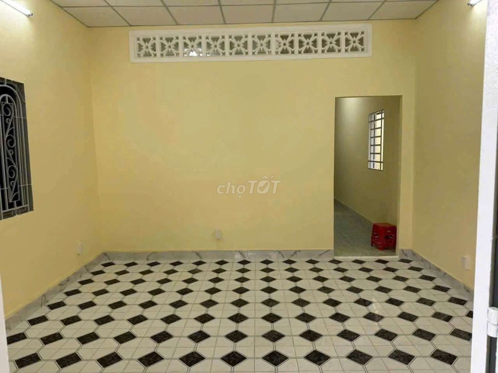 140 M2, two o'clock parking lot near the sunview building.