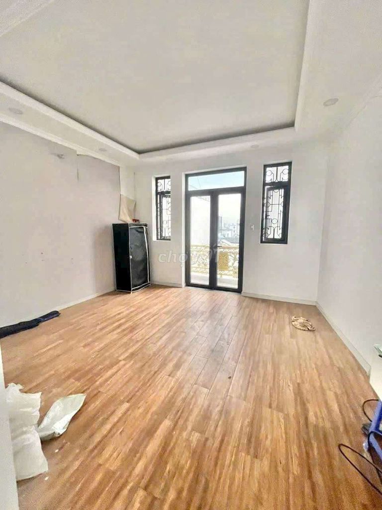 Nice new house, 4 X20) 4 bedroom 5 toilets