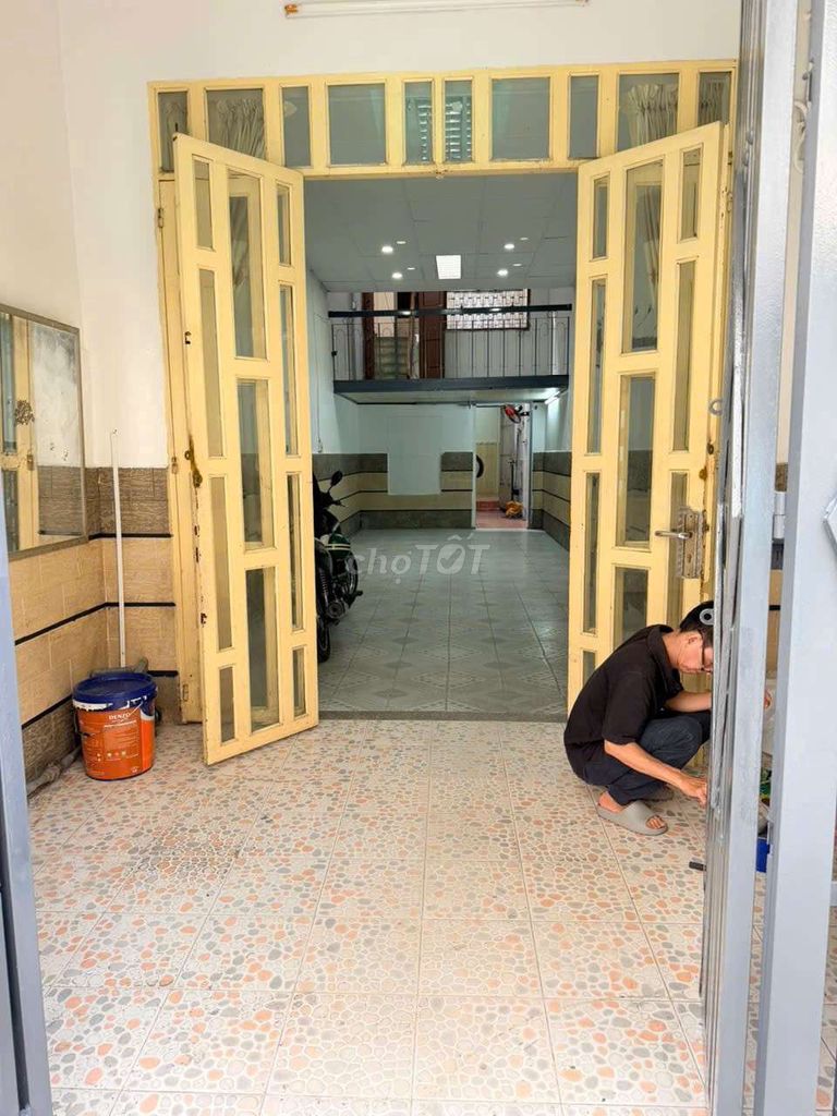 Rent an alley. Bành Văn Trân. Three, three bedrooms, two air conditionings.