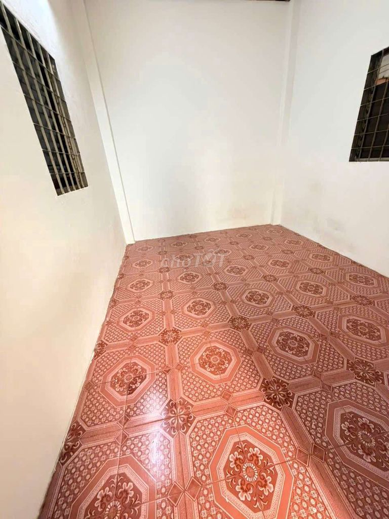 Rent an alley. Bành Văn Trân. Three, three bedrooms, two air conditionings.