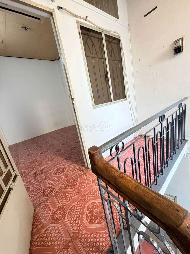 Rent an alley. Bành Văn Trân. Three, three bedrooms, two air conditionings.