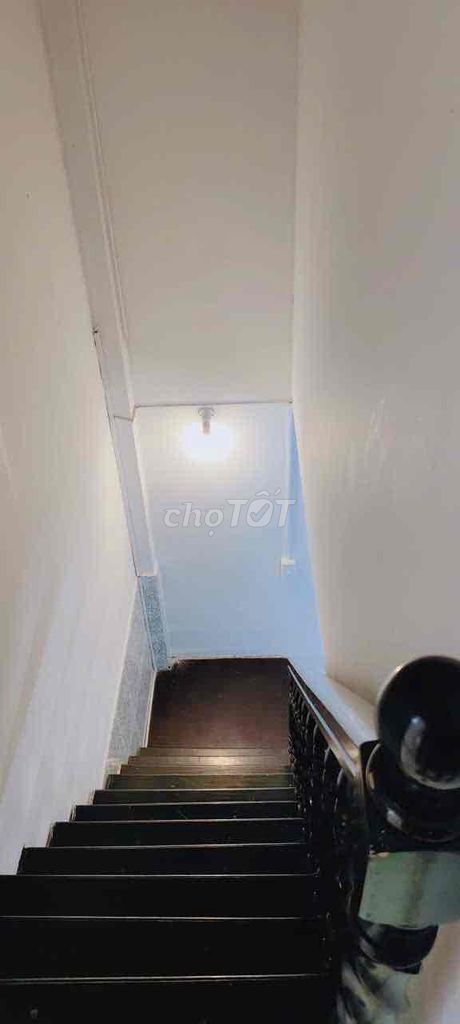 4x15, alley, yard, roof.