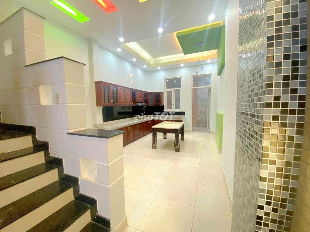 Rent a Tạ Quang Bửu cash house, District 8-- 50 meters from Prac Mall, side of 6 meters.