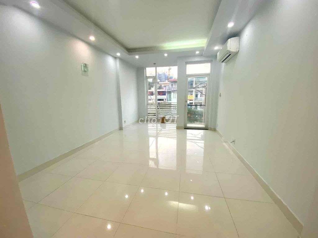 Rent a Tạ Quang Bửu cash house, District 8-- 50 meters from Prac Mall, side of 6 meters.