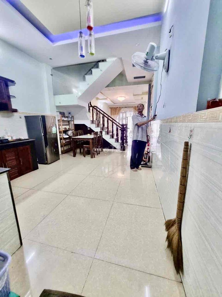 4 x17 meters 3 floor set (4 bedroom 5 toilets) 6 meters. 276 a. m. Bình Tân