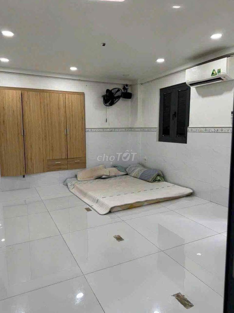 Rent a 1 .7th floor, New House, clear open windows