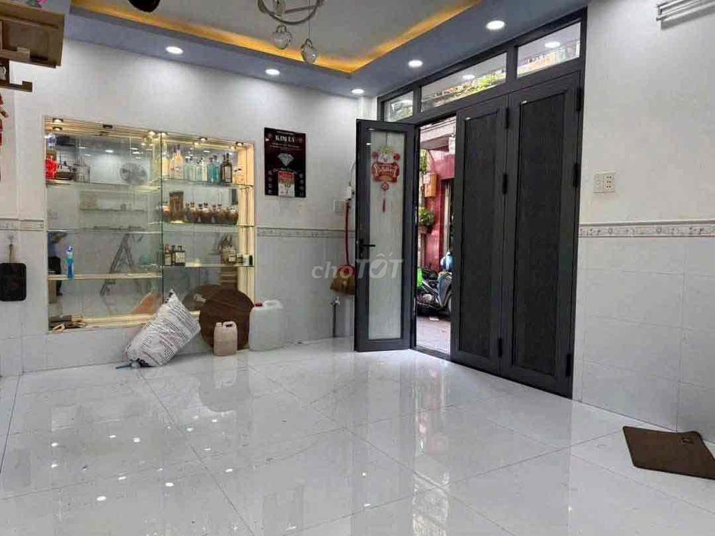 Rent a 1 .7th floor, New House, clear open windows