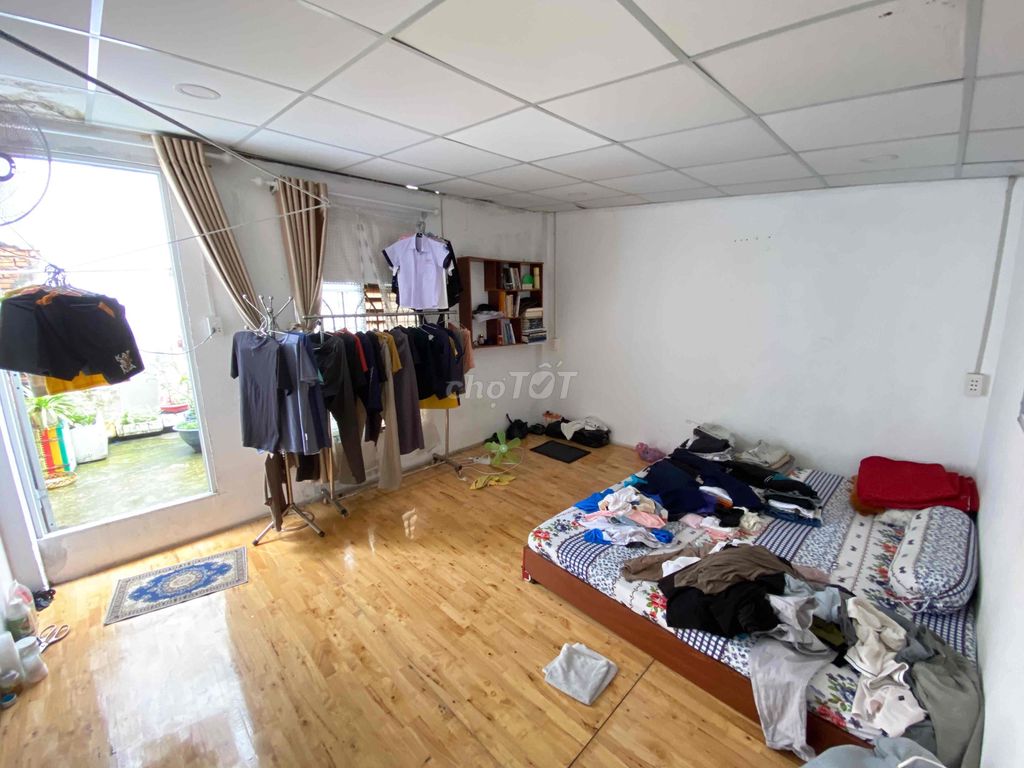 Rents for mbkd + 4 bedrooms 4.3 x28 car 12 meters 9 million a month