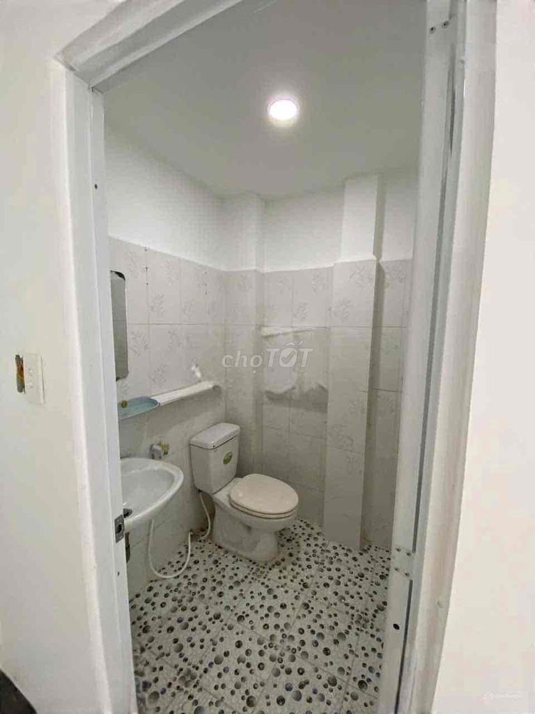 The original house. Video and Photos 100%. Lê Quang Định. B. Happy