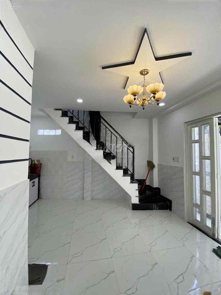 The original house. Video and Photos 100%. Lê Quang Định. B. Happy
