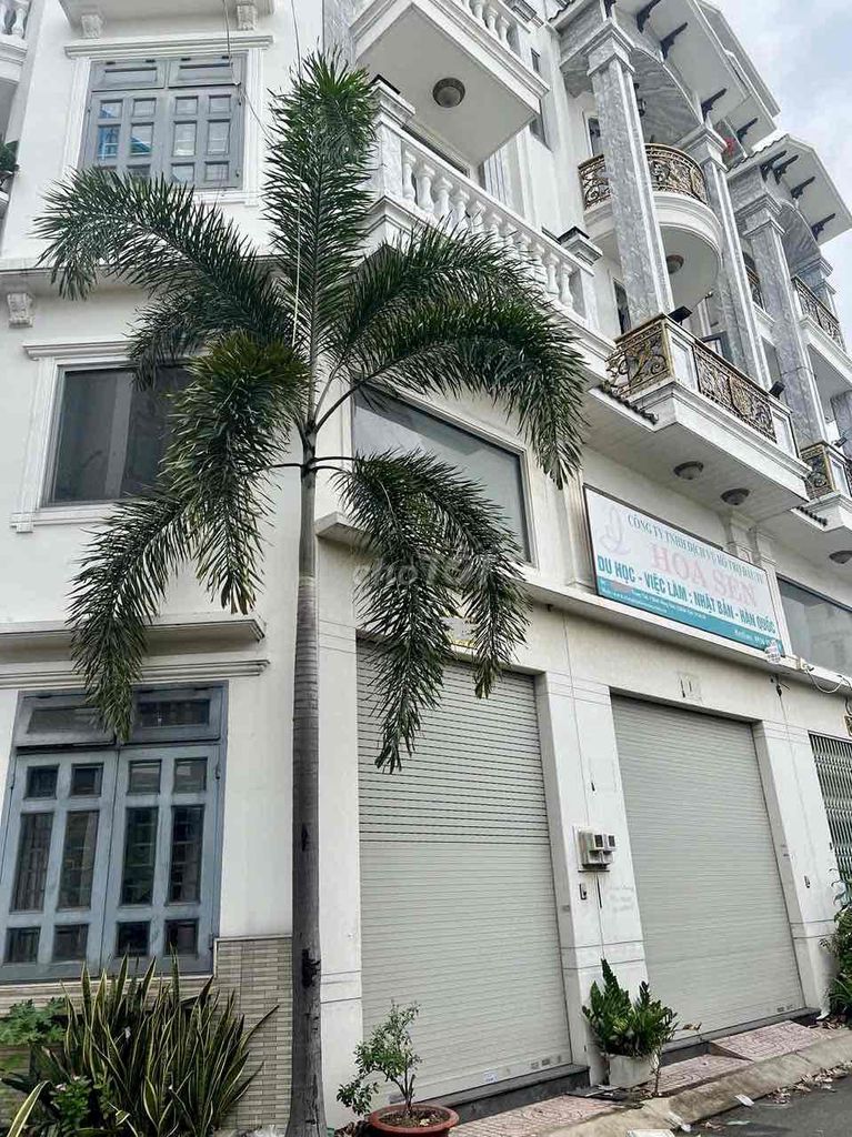 Two-to-one-two-by-one-two-foot corner of the 3th floor. 1/ Lê Trọng Tấn