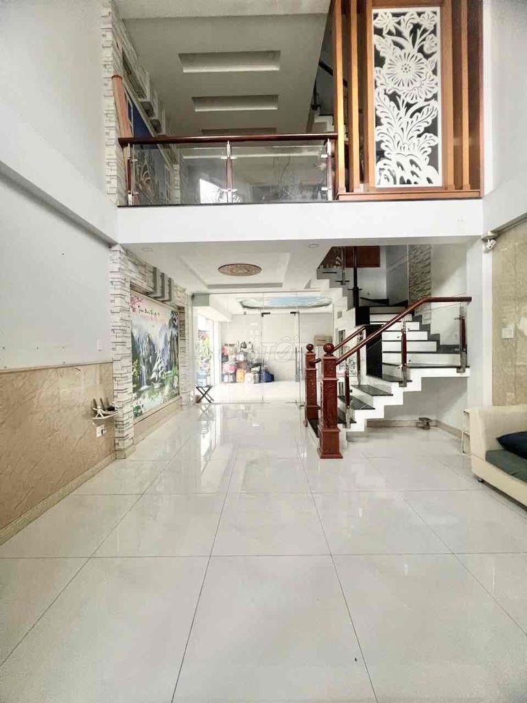 Two-to-one-two-by-one-two-foot corner of the 3th floor. 1/ Lê Trọng Tấn