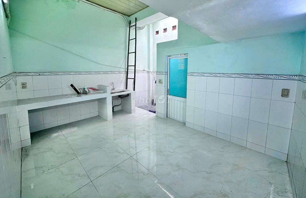 Rent a 6-foot alley block of Fang Hung. area 4 x16 at 8xeu. There are two bedrooms. Two bathrooms.