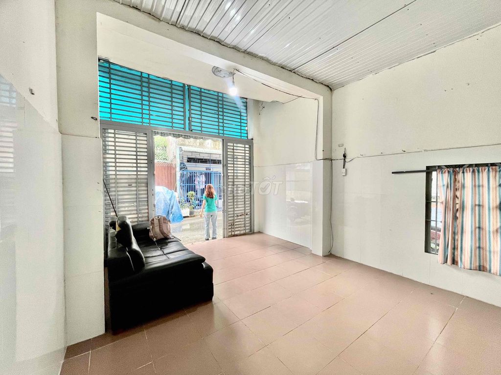 Rent the entire house cheaply, right across college Gtvt cs3.