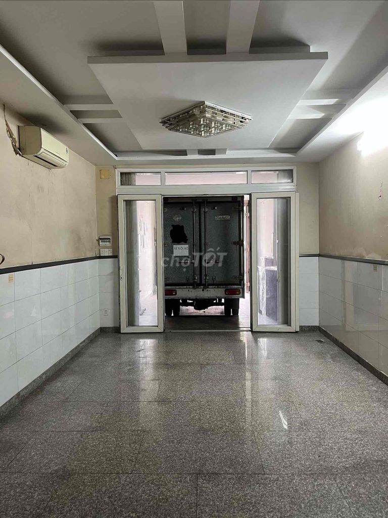 Renting the main home of Huỳnh Lan Khanh Street, fresh paint,