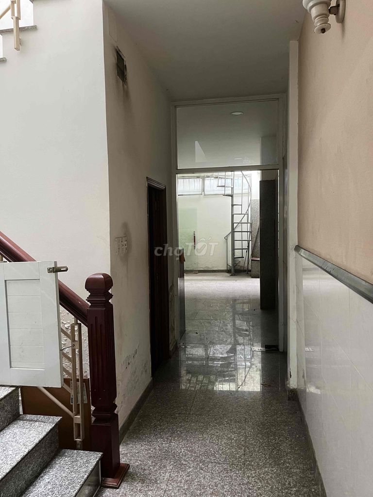 Renting the main home of Huỳnh Lan Khanh Street, fresh paint,