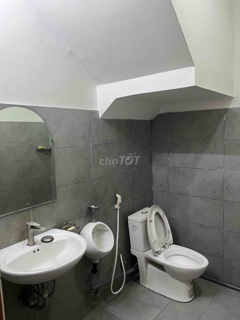 Renting the main home of Huỳnh Lan Khanh Street, fresh paint,