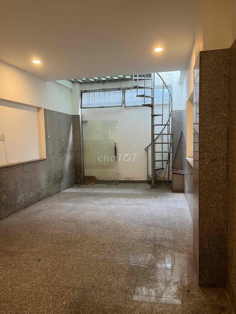 Renting the main home of Huỳnh Lan Khanh Street, fresh paint,