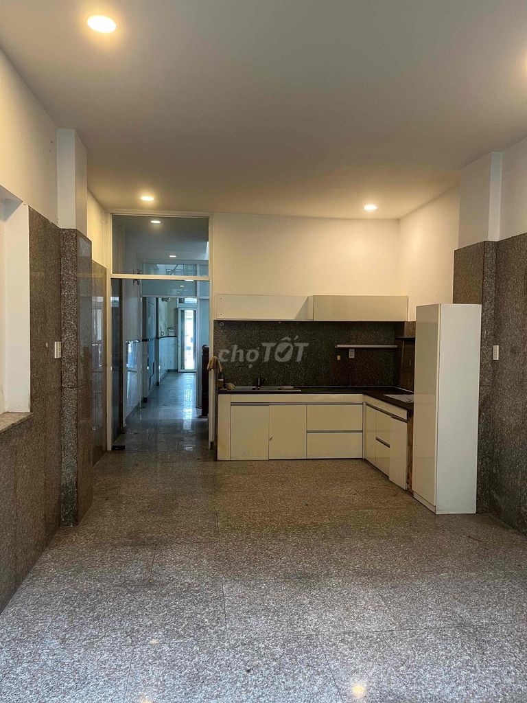 Renting the main home of Huỳnh Lan Khanh Street, fresh paint,