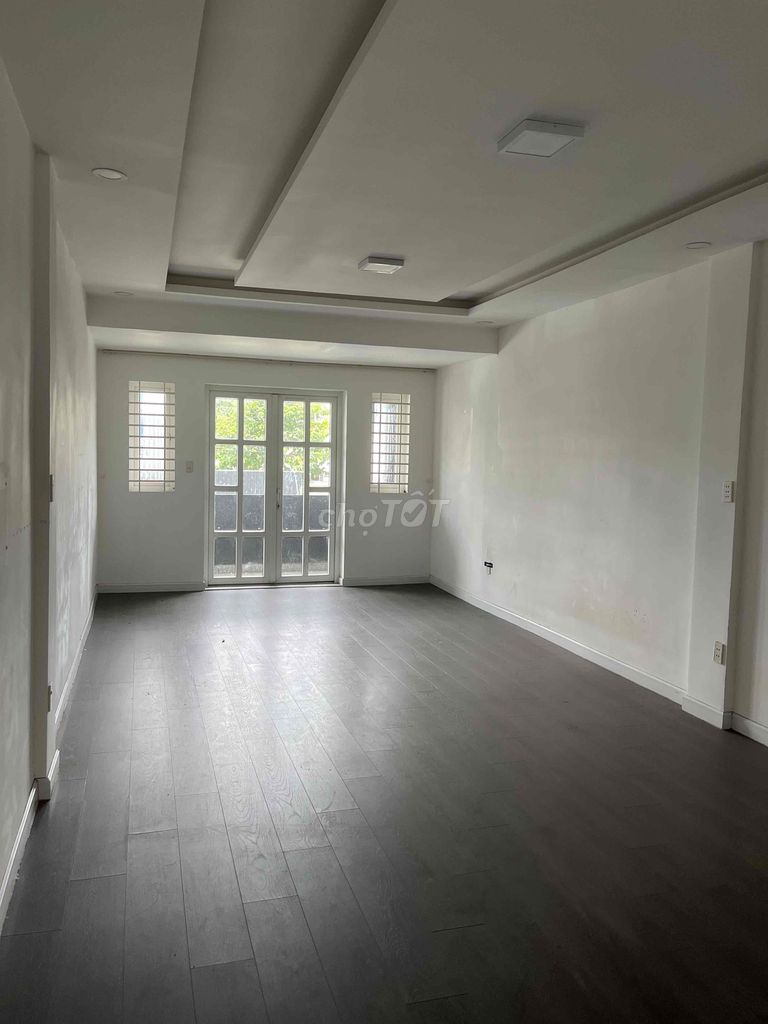 Renting the main home of Huỳnh Lan Khanh Street, fresh paint,