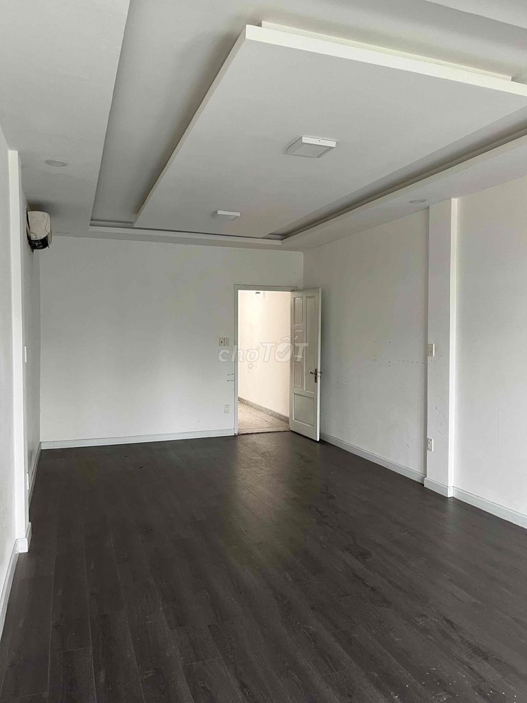 Renting the main home of Huỳnh Lan Khanh Street, fresh paint,