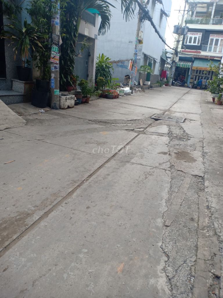 8 x20 meters, attic, 1 bedroom, 3 rounds, Tỉnh lộ 10 at 10 million a month.