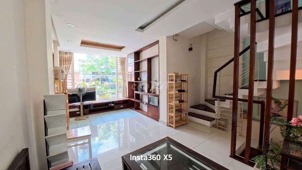 Nguyễn Duy-16 million a month, three bedrooms -- multi-disciplinary business.
