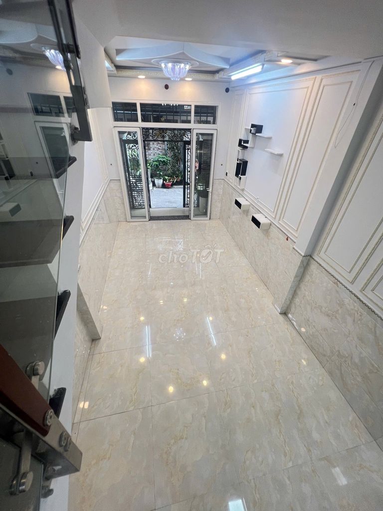 Rent a plastic parallel building 226 An Dương Vương.