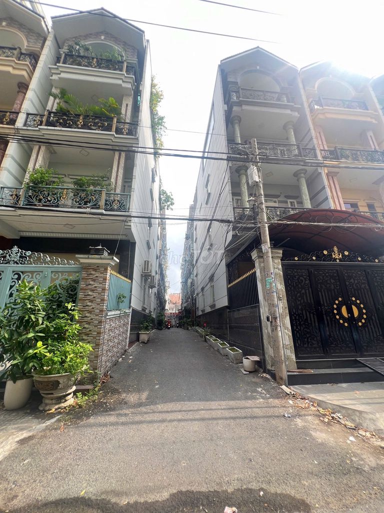 Rent a plastic parallel building 226 An Dương Vương.