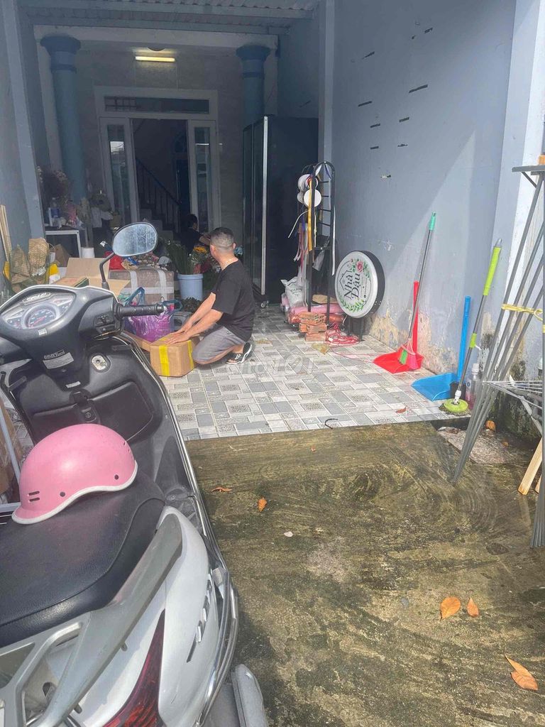 House 1 st 1 st 1st floor 2 Long Phước is 10 p from vinhome