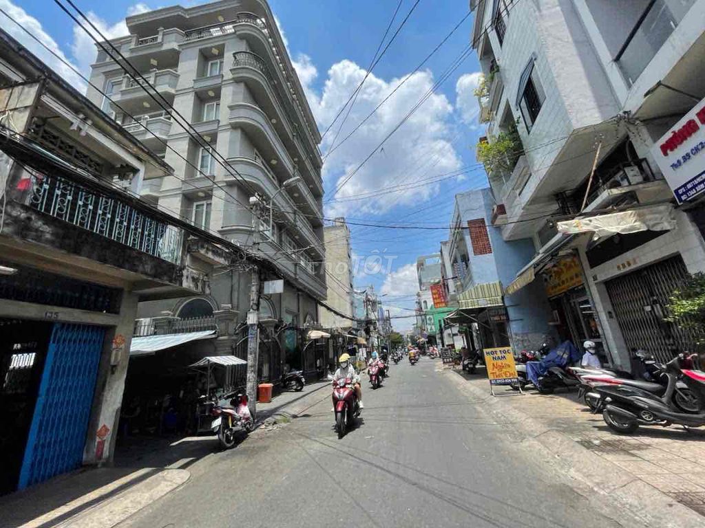 Home renter for 1 Xóm Đất District 11 area x10 meters, 5 floors rent 17 million a month