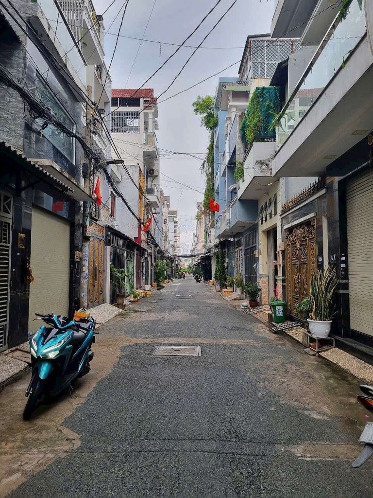 418/ Lê Văn Quớis. 4 car lanes 13 million.