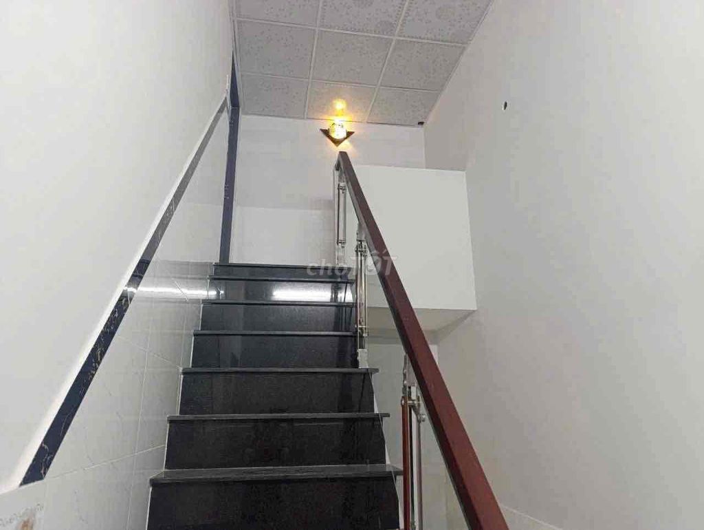 Rent a new house. Tân Thới Hiệp 21 12th District. 1 3rd floor. 2 bedrooms.