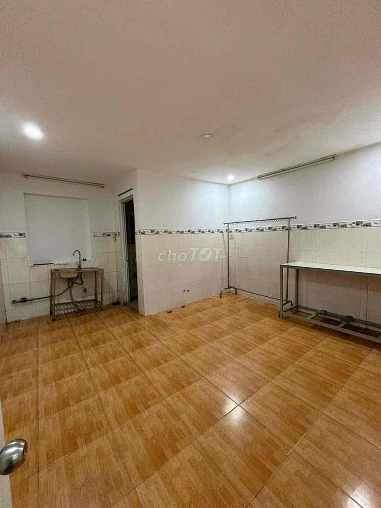 Rent four meters x 15 meters has two bedrooms, two toilets, four-meter alleyway.