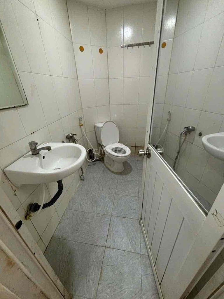 Rent four meters x 15 meters has two bedrooms, two toilets, four-meter alleyway.