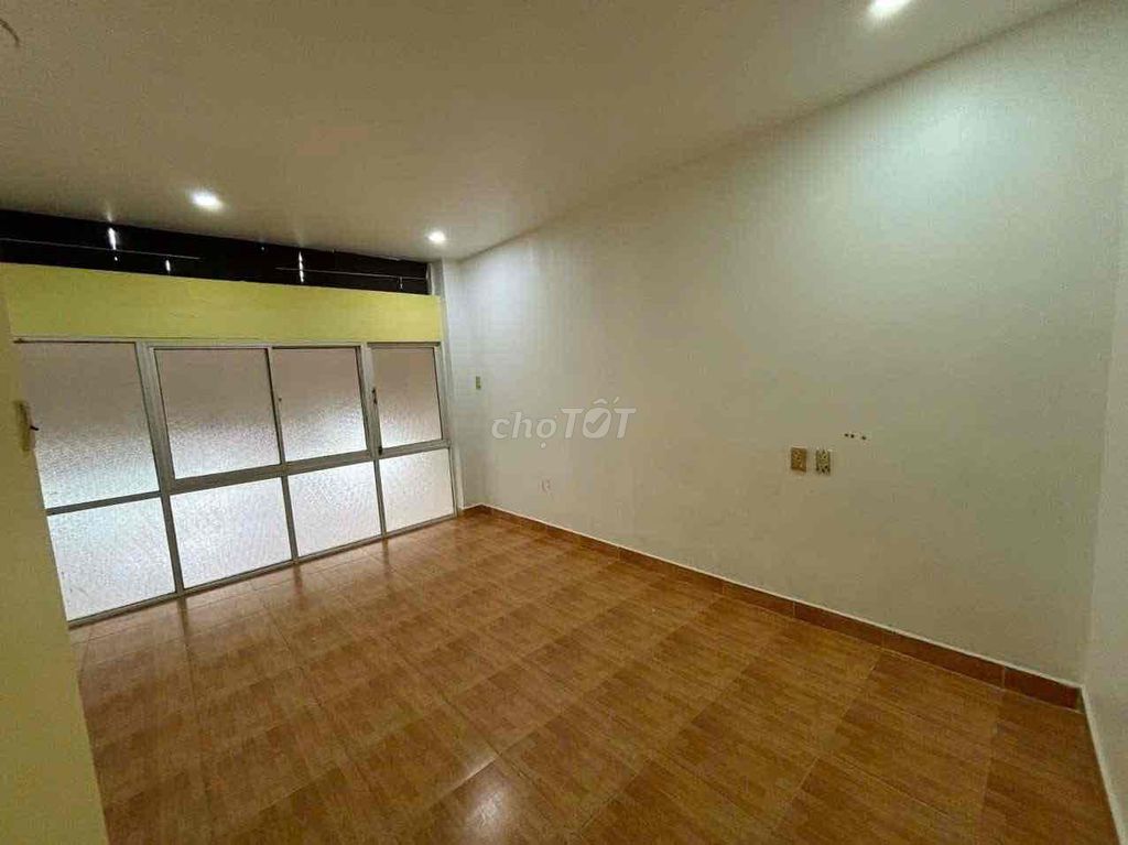 Rent four meters x 15 meters has two bedrooms, two toilets, four-meter alleyway.