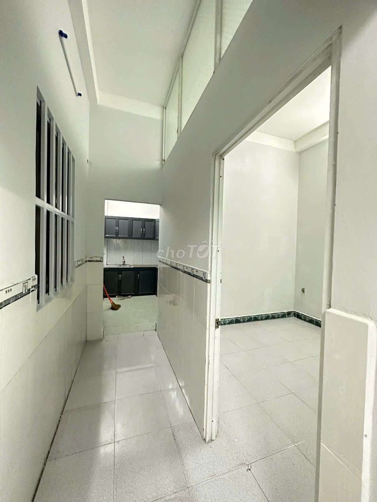 I've just painted a five-metre-car alley. Three bedrooms. Two bathrooms, small corner, small kdo brother.