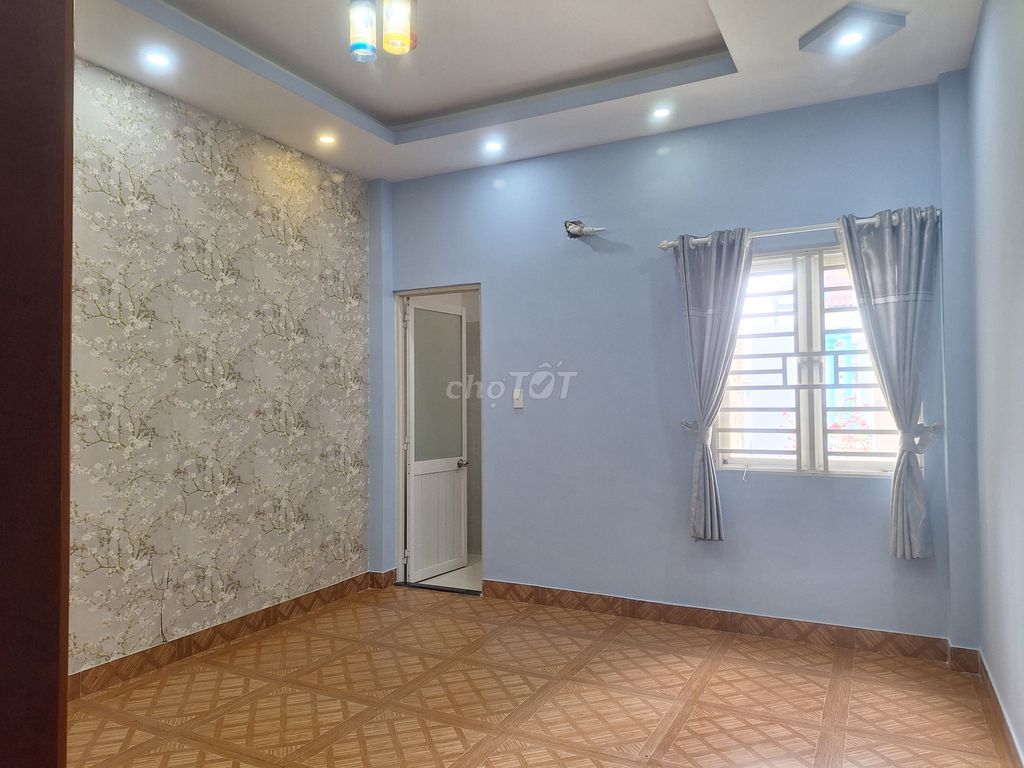 Rented house, fresh from paint, fresh from curtains!