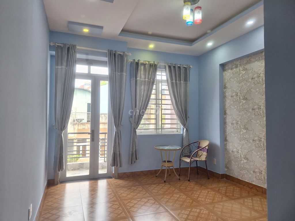 Rented house, fresh from paint, fresh from curtains!