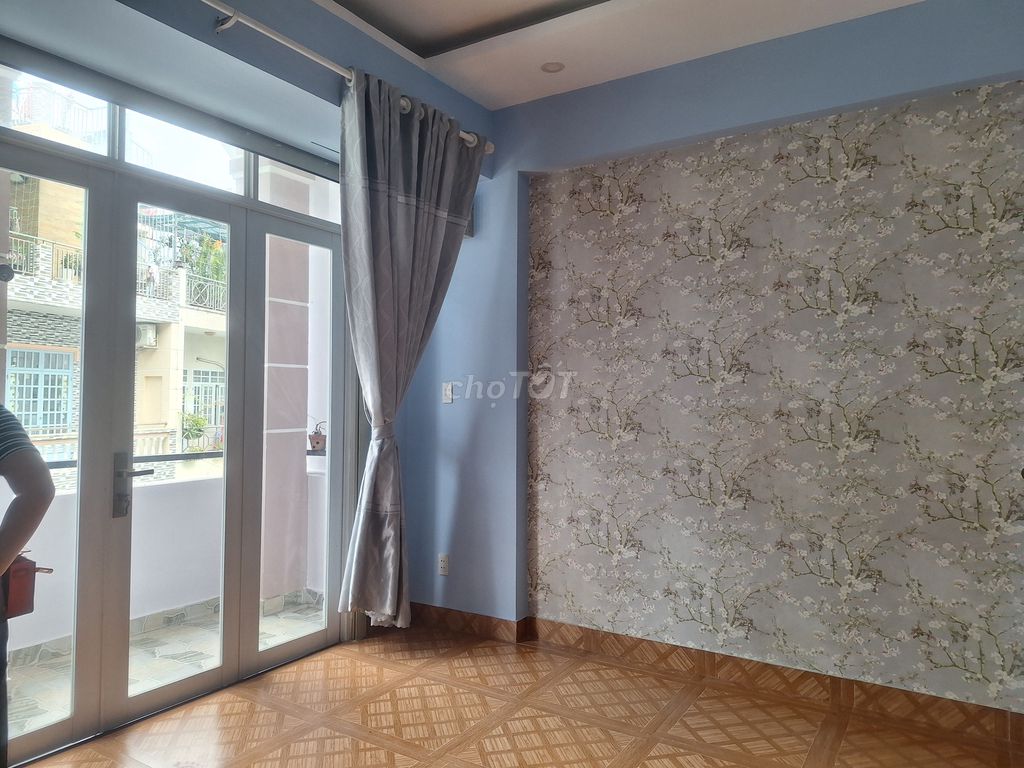 Rented house, fresh from paint, fresh from curtains!