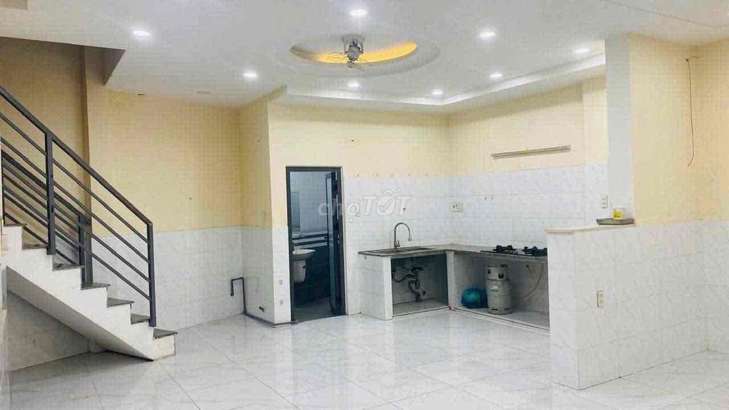 Rent 8 x 12 meters near the maritime market - Hóc Môn costs -6 million/207