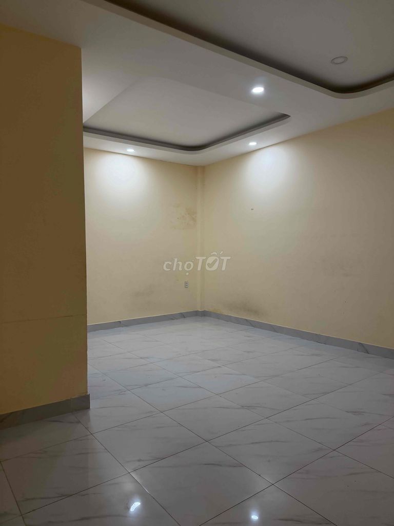 Rent 8 x 12 meters near the maritime market - Hóc Môn costs -6 million/207